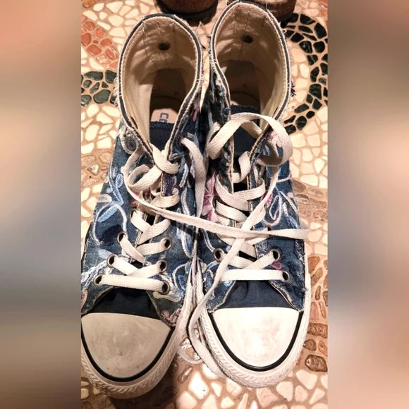 Limited Edition Chuck Taylor All Star High Vintage Denim Flowers Sneaker - Picture 12 of 12